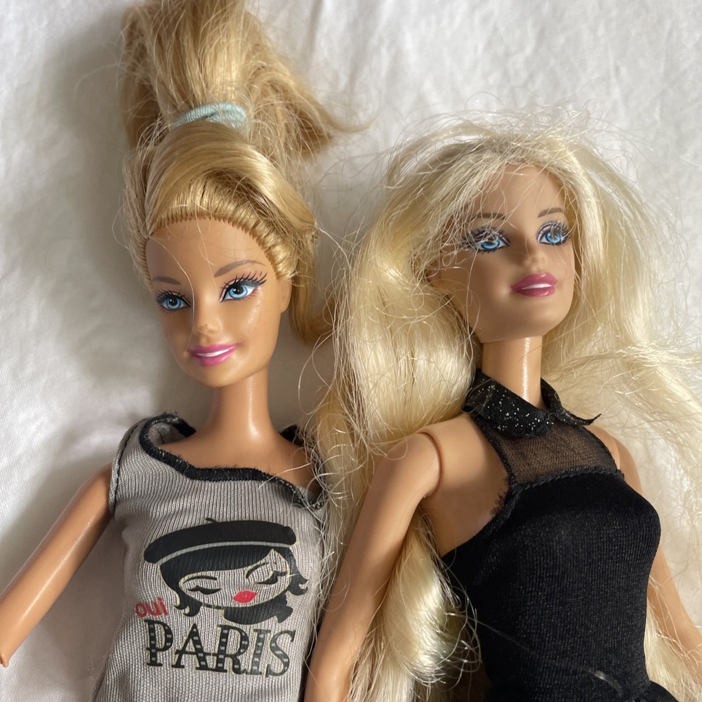 1999 Barbies Lot Of 2
